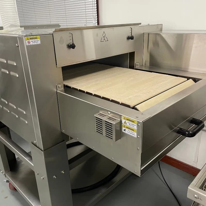 Forno per trasportatore a ponte in pietra Forno per pizza per ristorante commerciale Forno per tunnel a getto per macchina per alimenti facile da usare da 450 gradi