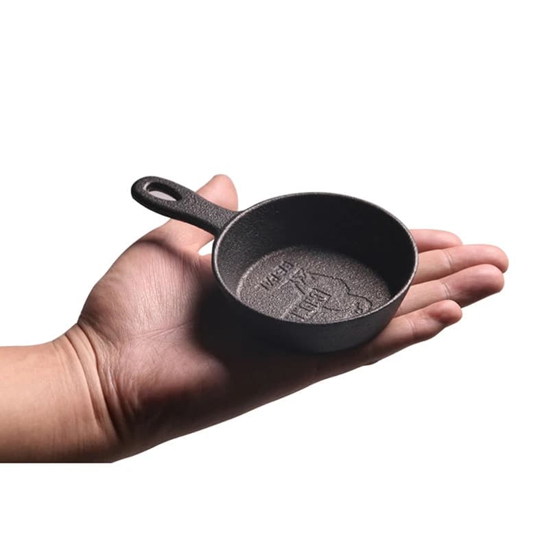 Padella Antiaderente Mini per Uova e Pizza da 8,5 cm, in Ghisa, per Fornelli a Gas e a Induzione, Utensile da Cucina per Campeggio e Outdoor