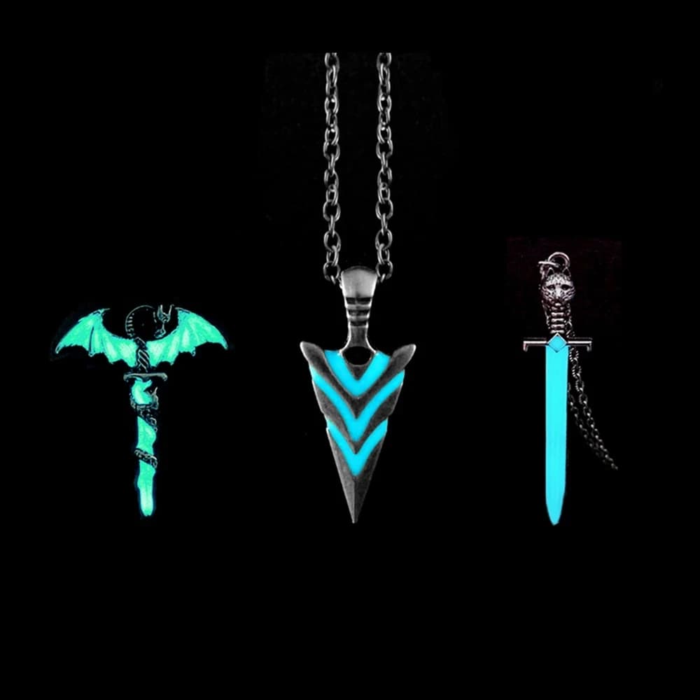 Collana con ciondolo a forma di freccia luminosa e incandescente Collana con lancia da cavaliere che si illumina al buio Collana con luccio per donna Uomo Regalo di Halloween