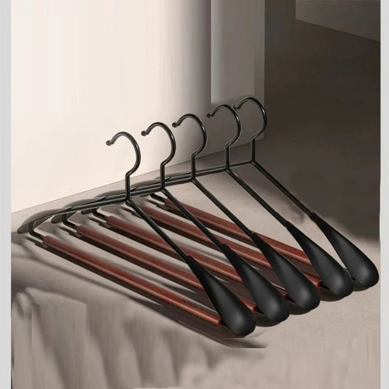 Nuove 5-10 Pezzi Appendiabiti in Legno Massello e Ferro Battuto con Spalle Larghe, Antiscivolo, per Abiti, Pantaloni e Vestiti, Organizzatori per Armadi e Guardaroba