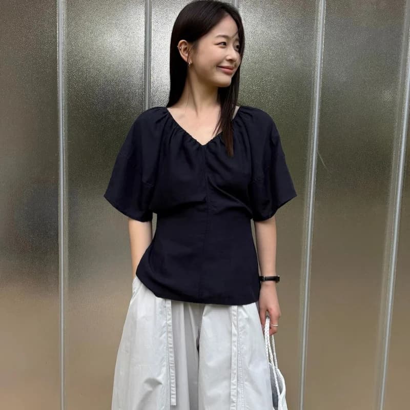 Korean Lazy Style Gentle V-neck Side Waist Belted Top Summer Slimming Back Hollow Short Sleeve Shirt Women's Fashion Polyeste...