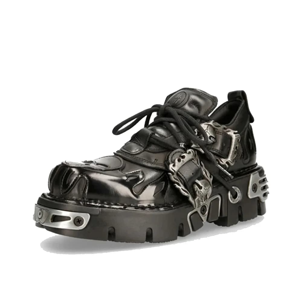 Stivali da moto in pelle di mucca da uomo Scarpe rock vintage intagliate a fiamma Nuove scarpe punk Scarpe basse con plateau in metallo Stivali da esterno48