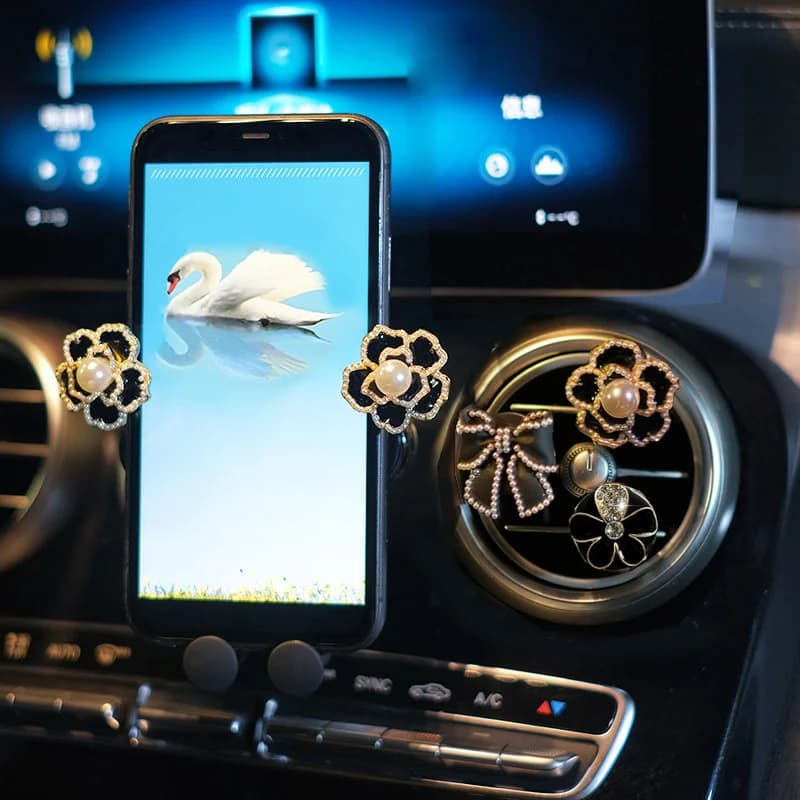 Set da 4 pezzi di lusso con perle e fiori, supporto per telefono da auto con clip a fiocco per bocchetta dell'aria, compatibile con iPhone, Xiaomi, Huawei, Samsung