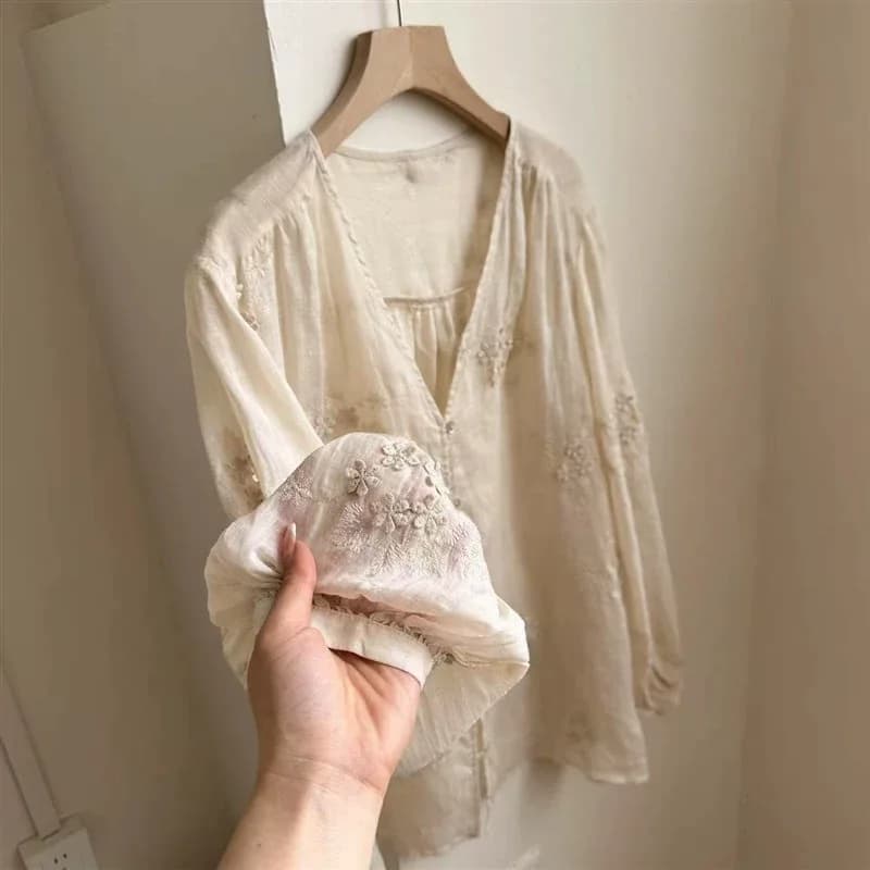 Embroidered lace shirt with French beige V neckline Women's shirt Spring and autumn Long sleeves Holiday Casual Beach Top Blusas