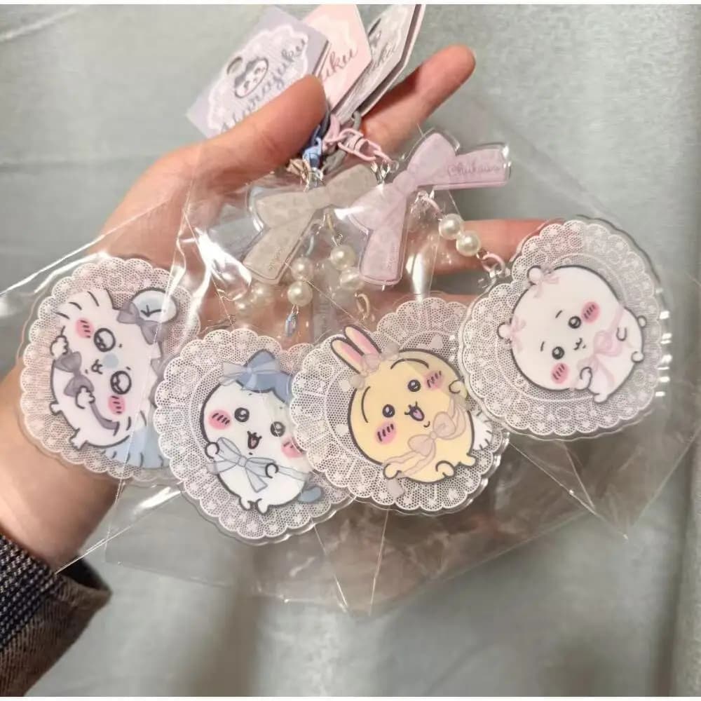 Portachiavi in acrilico Chiikawa Hachiware Usagi con fiocco in pizzo, ornamenti da appendere per zaino e borsa, decorazione per ombrello, regalo di compleanno per coppie
