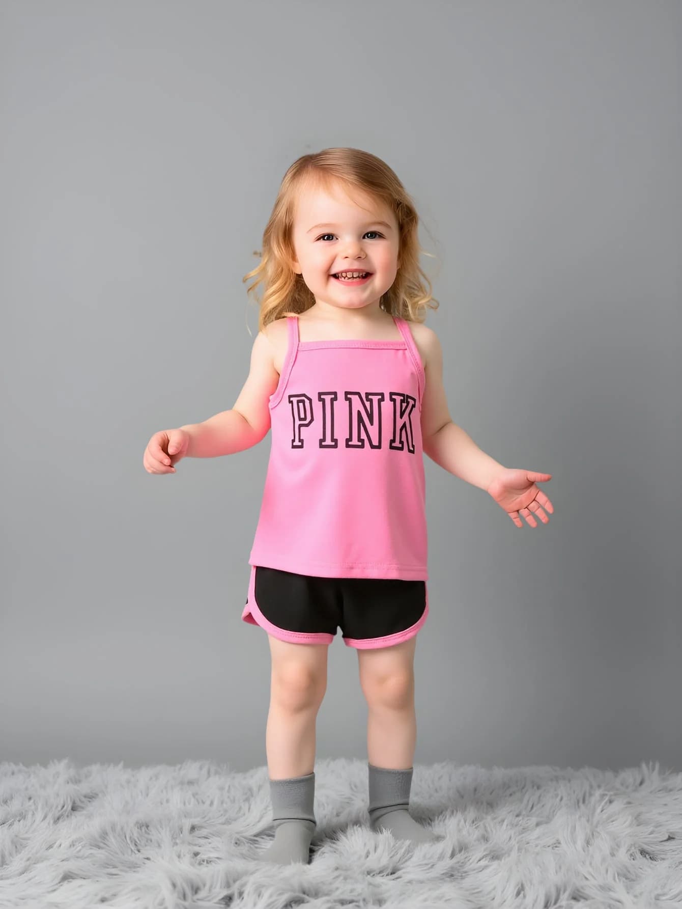 Set di due pezzi di canottiera stampata con lettere ROSA carine e alla moda e pantaloncini sportivi neri per neonate in estate
