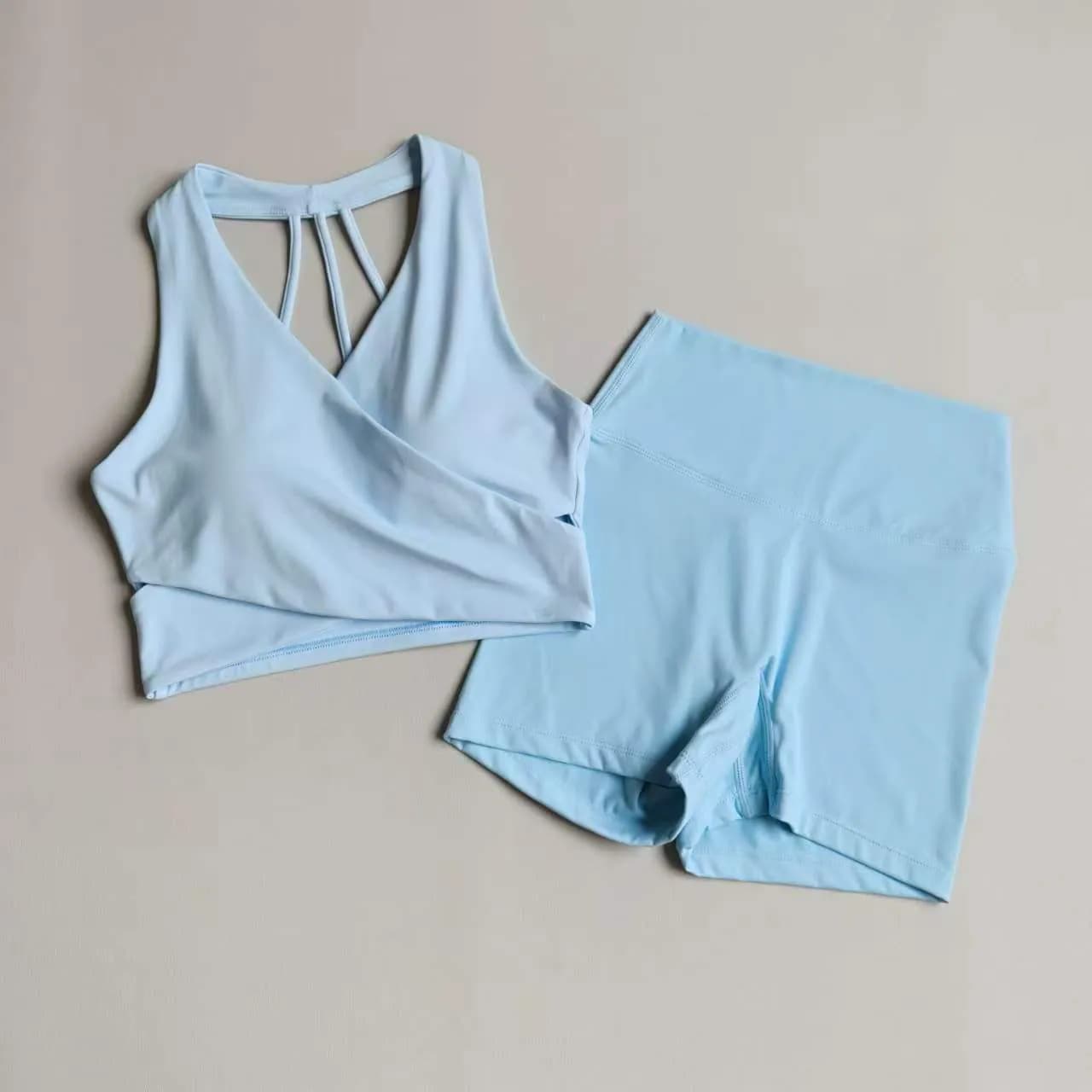 Completo Yoga Donna: Top Sportivo e Shorts a Vita Alta per Fitness, Palestra e Pilates - Effetto Push-Up