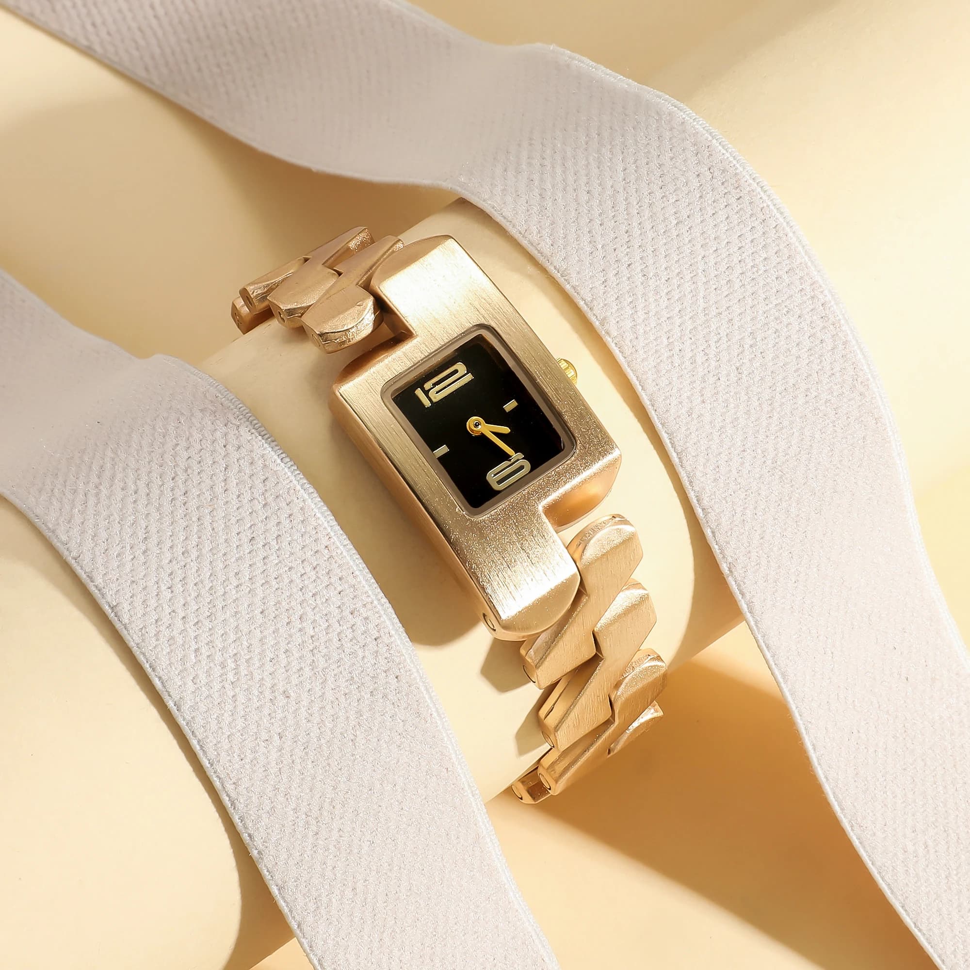 Quartz watch with refined steel strip, dial with mixed Arabic numerals, light and fashionable, woman's.