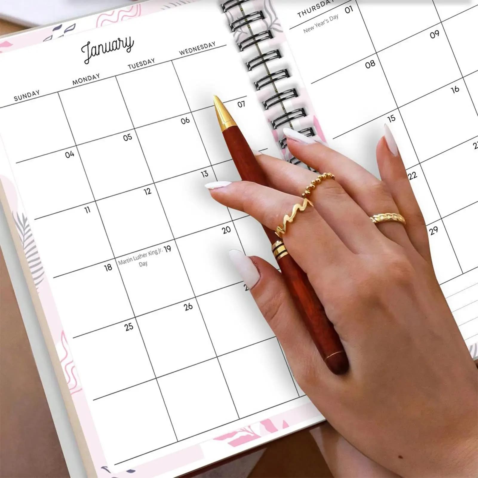 Agenda Mensile 2026-2028, 50 Pagine/Libro, Pianificatore Settimanale e Mensile a Spirale per 3 Anni, Layout per Scrittura per Bambini