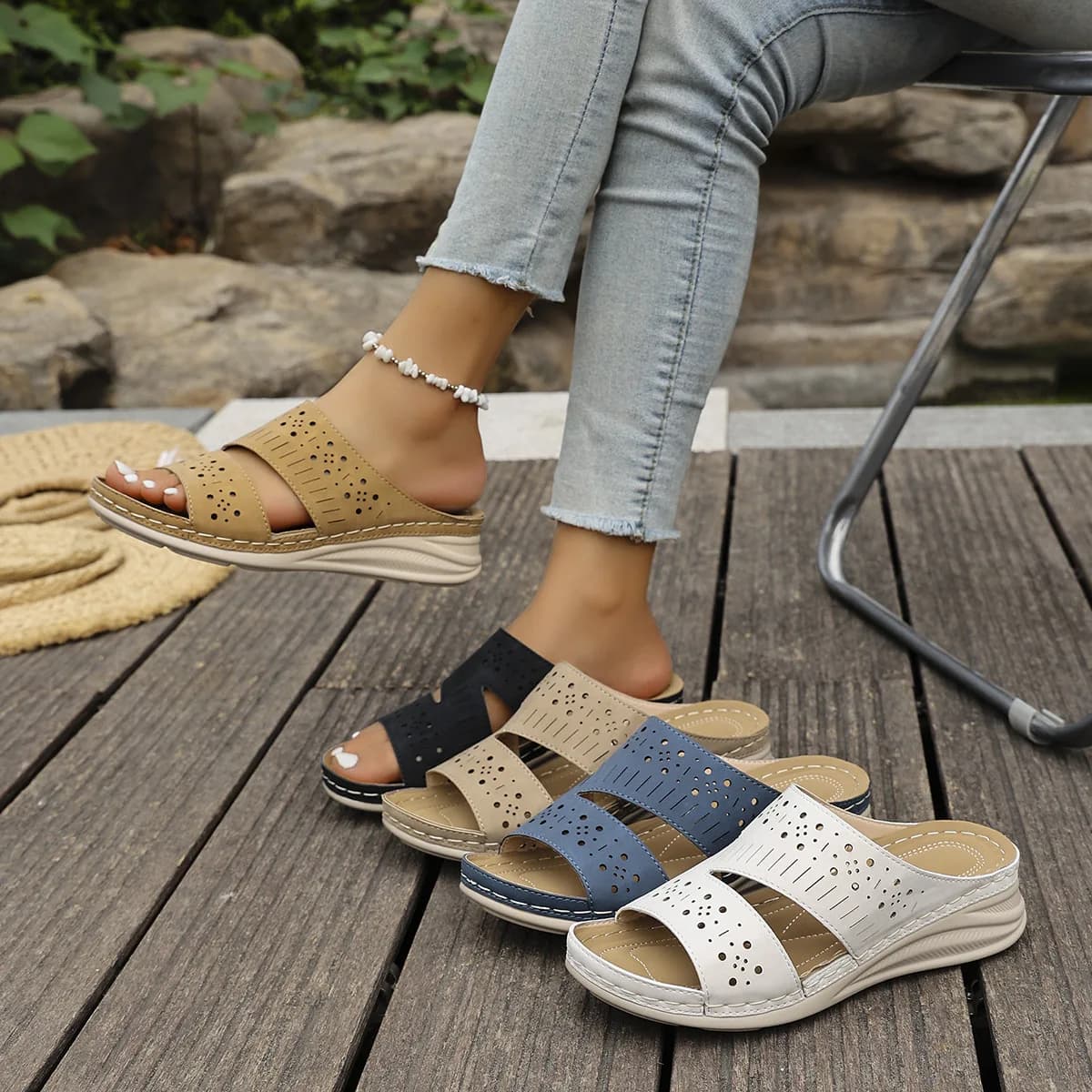 Women's shoes with bottom thick fish-mouthed cable, comfortable summer non-slip shoes for mom, slope with a word with slippers