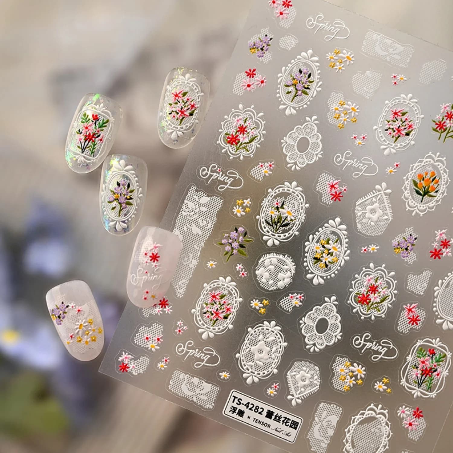Adesivi per Unghie 5D in Pizzo Elegante Vintage Francese, Cornice Floreale in Pizzo Bianco con Piccoli Grappoli di Fiori Selvatici