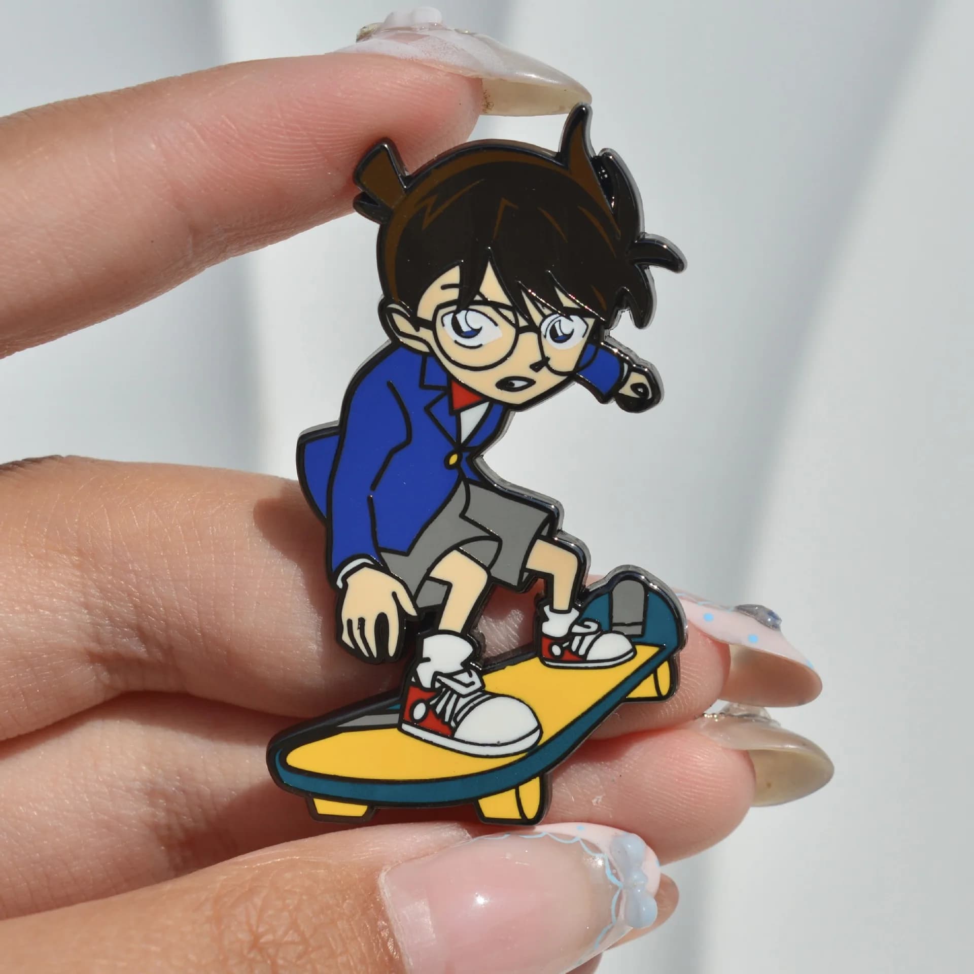 Spille e Ciondoli Edogawa Conan, Distintivi in Metallo Anime Detective Conan, Spille per Borsa, Zaino, Abbigliamento, Risvolto, Cosplay, Anime Giapponese Manga