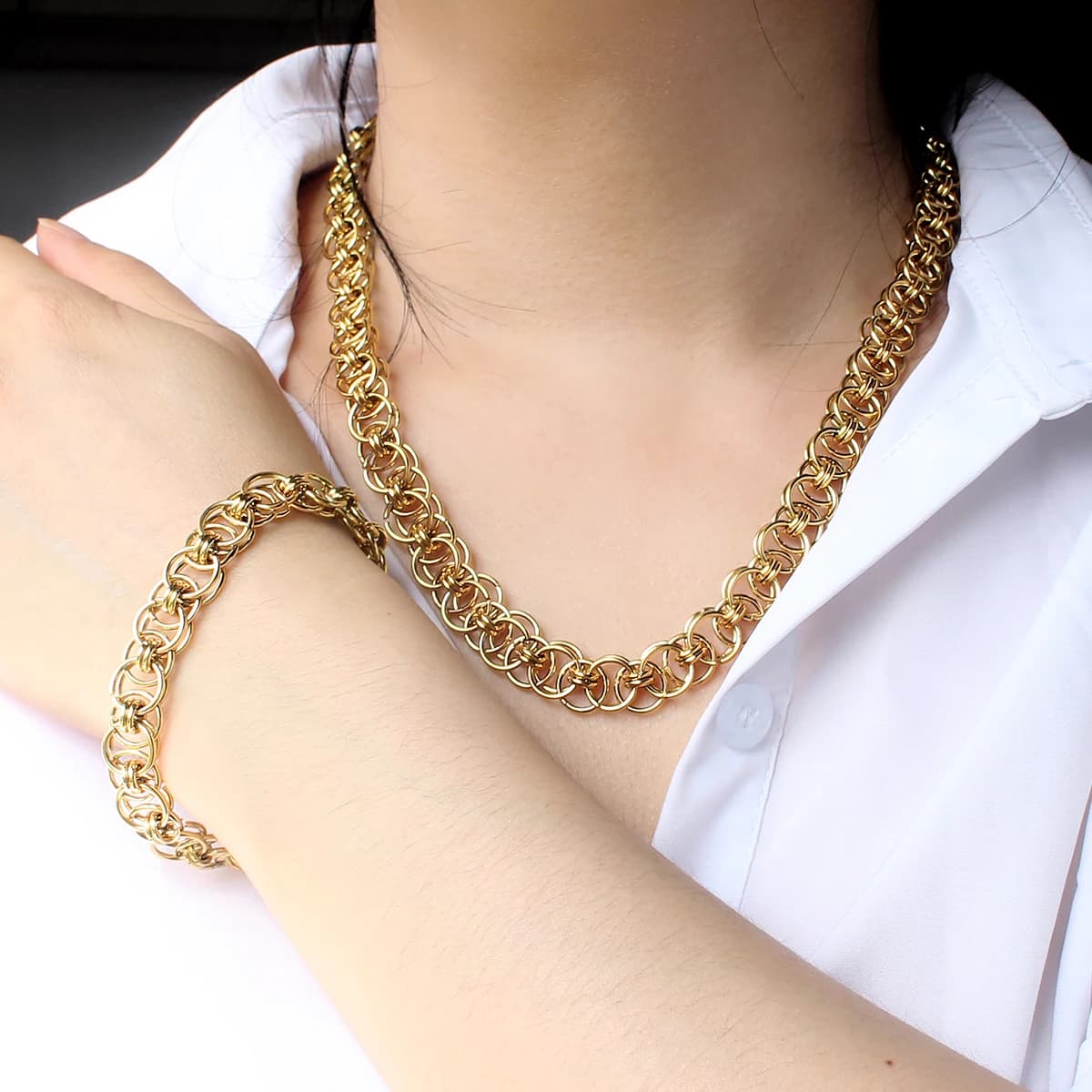 Gioielli di lusso personalizzati Set di gioielli da donna con collana e bracciale in acciaio inossidabile bicolore placcato oro 18 carati
