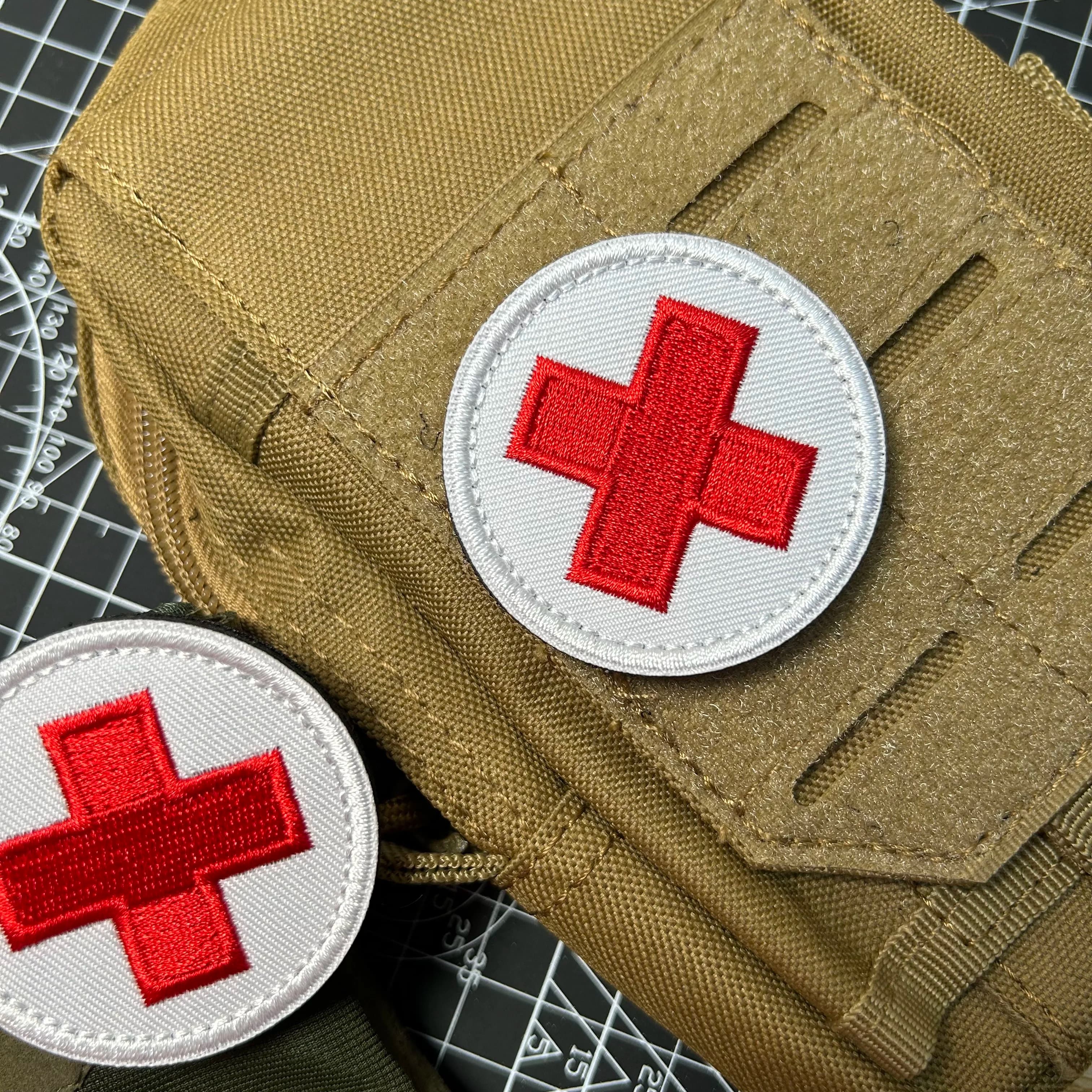 Patch Rotonda della Croce Rossa di Primo Soccorso, Decorazione per Zaino da Escursionismo e Campeggio con Chiusura a Strappo