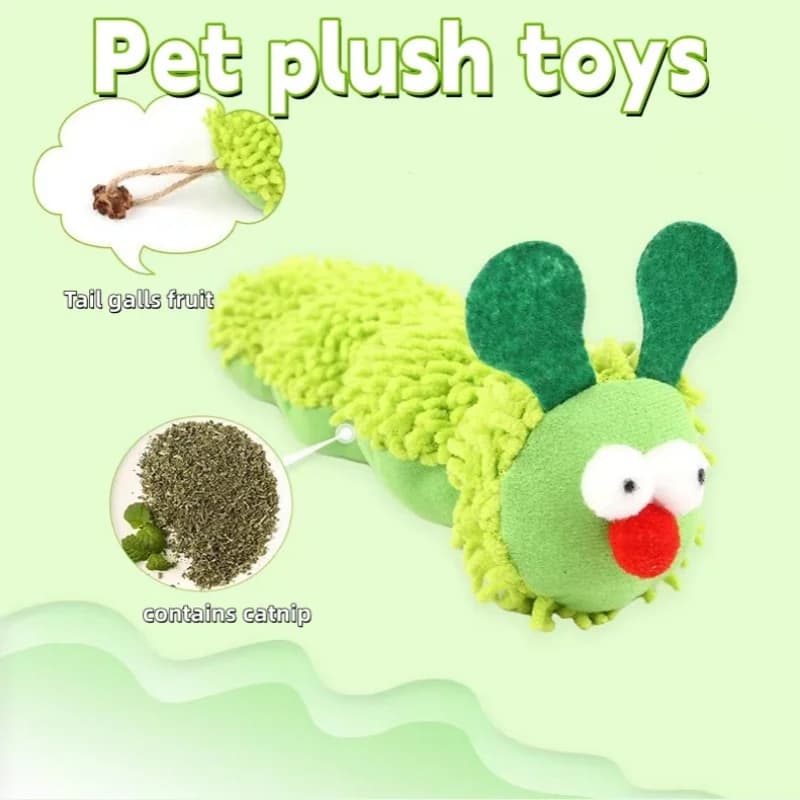 Giocattoli per gatti, gusci di catnip, bambole di peluche, cuscini con insetti e frutta per alleviare la noia, e graziosi bastoncini per provocare i gatti.