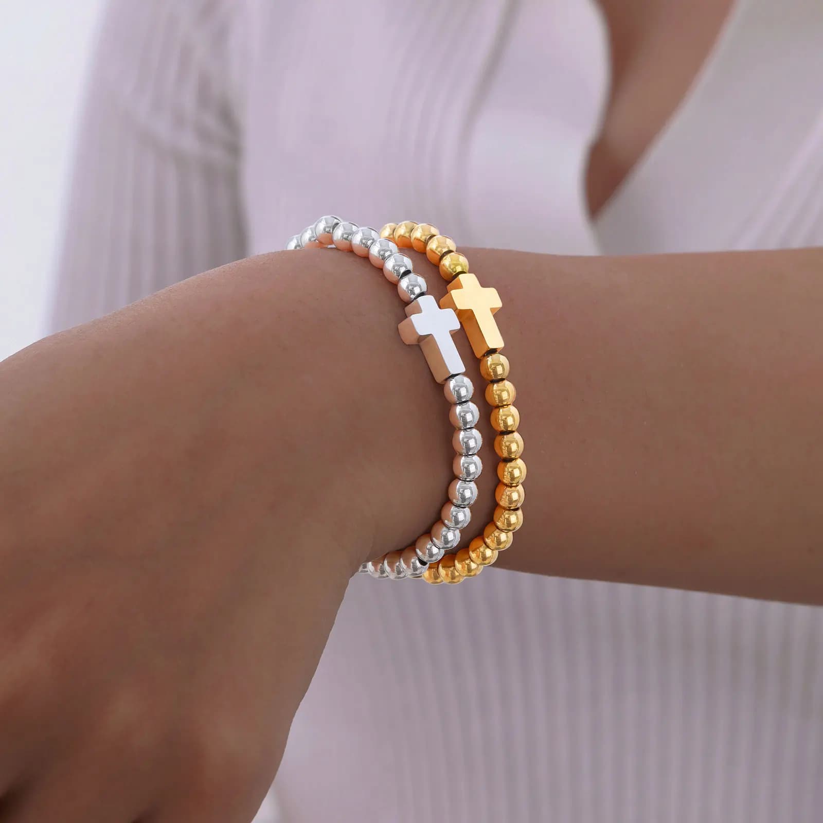 Bracciale croce elasticizzato minimalista per donna, braccialetti con perline rotonde, regalo di gioielli impermeabili in acciaio inossidabile