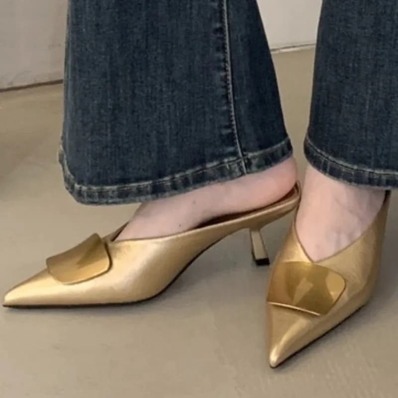 Sandali da donna 2025 Estate Nuova moda di lusso Casual Muli Punta chiusa Comodo tacco aperto Resistente all'usura Zapatos De Mujer