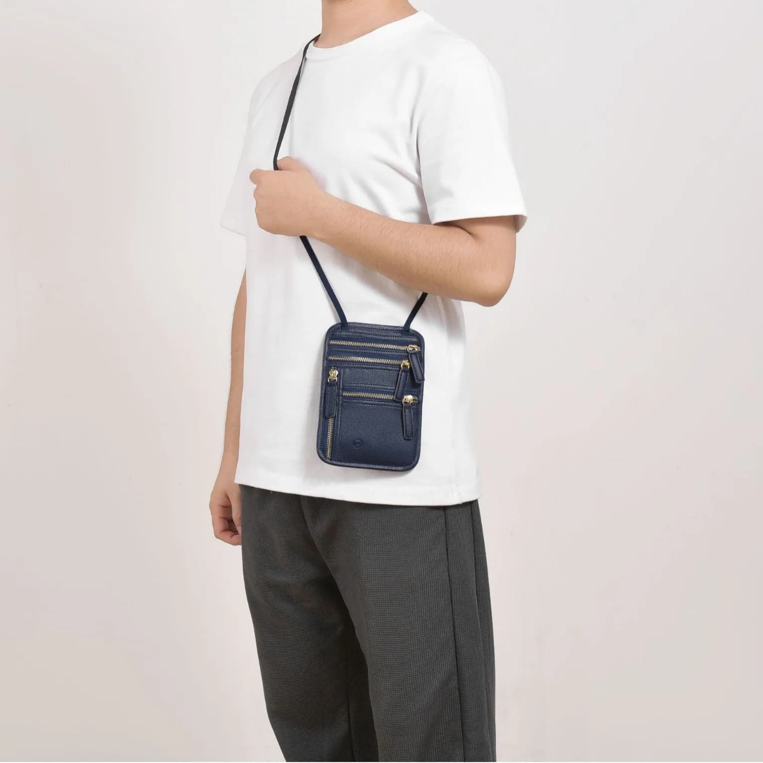 Outdoor neck-hanging coin purse, RFID ID card, PU leather, travel air ticket, passport, anti-radiation mobile phone card case