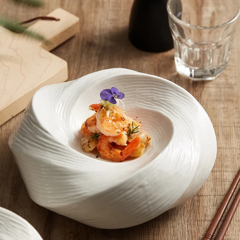 Piatto creativo in ceramica bianca Piatto freddo per insalata di frutta Piatto per conceazioni artistiche Piatto per stoviglie da cucina con modellazione caratteristica
