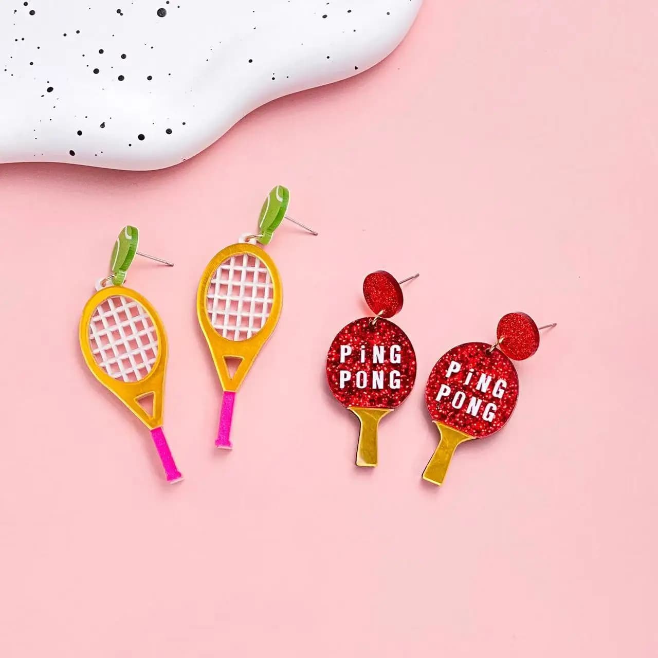Orecchini creativi in acrilico con design a tema baseball e tennis, orecchini a sfera personalizzati e alla moda