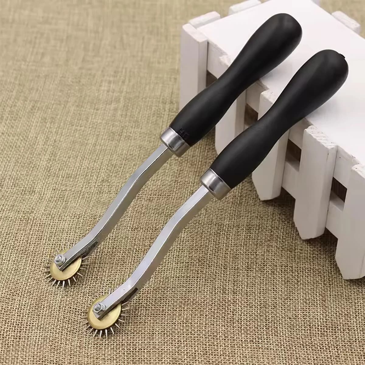 1PCTracing Wheel Strumento per cucire, Ruota per tracciare il punto dell'ago, Strumento per cucire con ruota per tracciare il colore casuale, Ruota per cucire per Leathercra