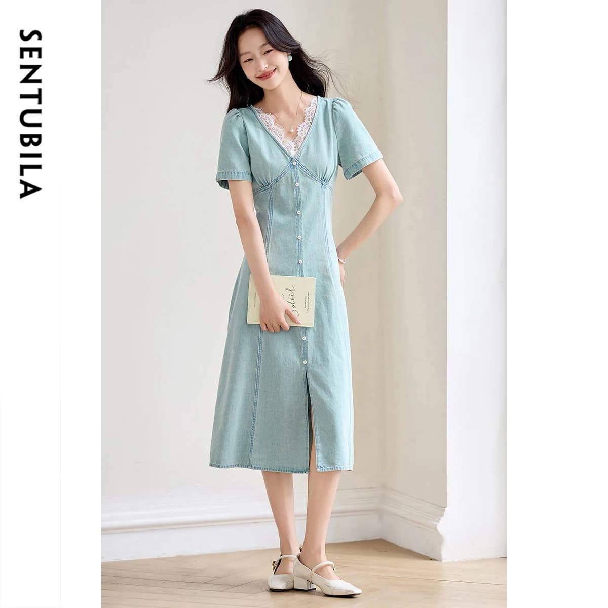 Abito Lungo Estivo da Donna SENTUBILA 2026 con Maniche a Sbuffo, Scollo a V, Inserti in Pizzo e Denim, Stile Elegante per il Lavoro W52LH0107