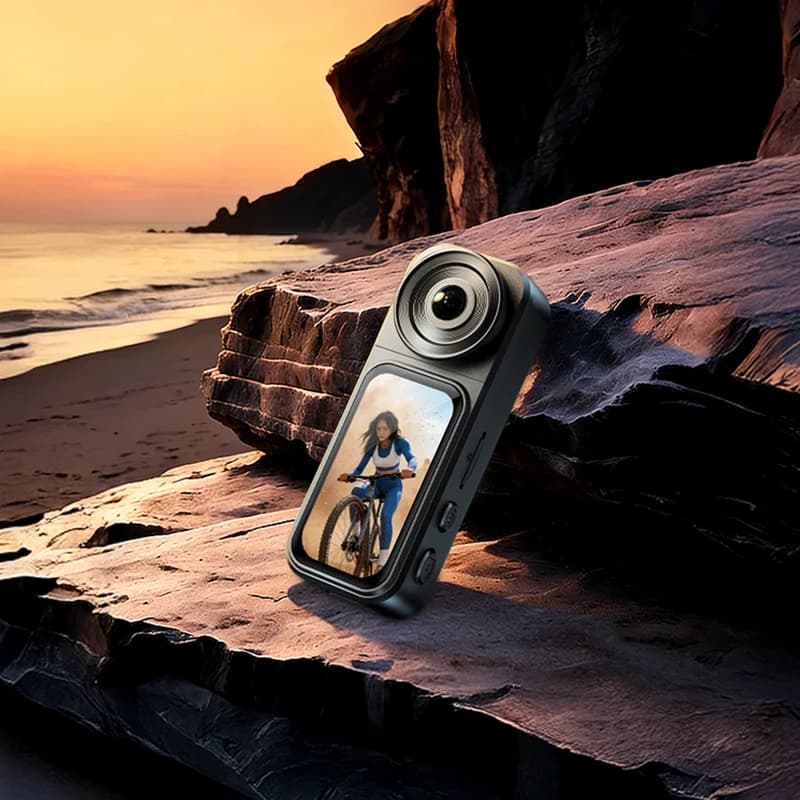 Action Camera Tascabile 2.7K, Dotata di Obiettivo a 180 Gradi ° Obiettivo ribaltabile, Wi-Fi, montaggio magnetico, 140 ° Action Camera Ultra-Definita 2.7K con Angolo Ampio, 400mAh, Ideale per Persiana Intera, Ciclismo, Animali Domestici, Vlog di Viaggio, 180° ° Inverti il obiettivo +140 ° Connettività Wi-Fi ad Ampio Angolo per Condivisione con Smartphone, Strumento Magnetico Portatile per Vlog