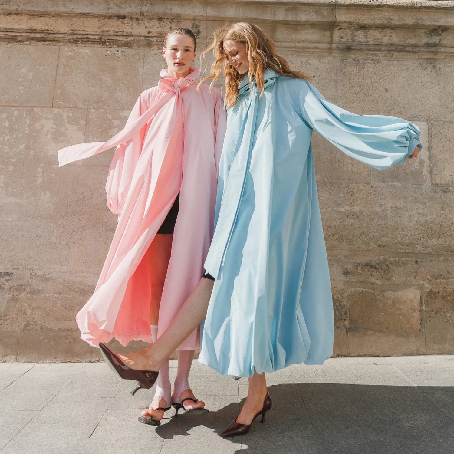 Splendido Abito Lungo Rosa Pastello e Blu con Maniche a Sbuffo, Vestito Oversize Stile Abaya, Cappotto Lungo, Giacca, Abiti Formali