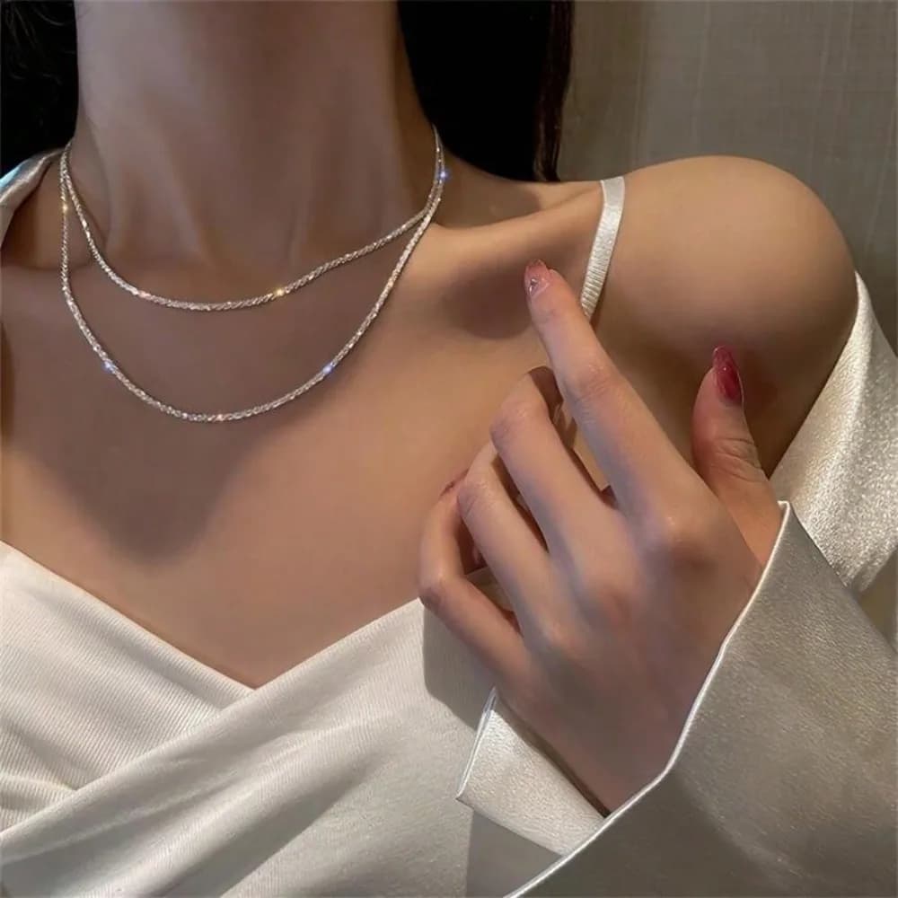 Due catene per clavicole da donna con catene doppie lisce, eleganti e semplici, adatte per ogni occasione, un regalo festivo indispensabile