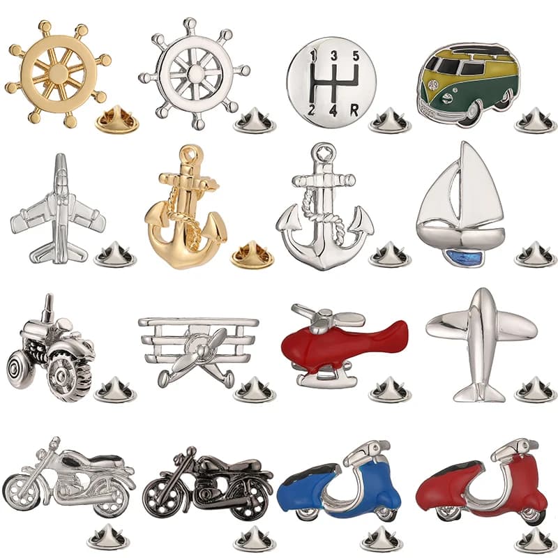 Biciclette, motociclette, barche, ancora, aeroplani, spille, abiti da sposa da uomo, badge per risvolti, cappelli, sciarpe e spille alla moda