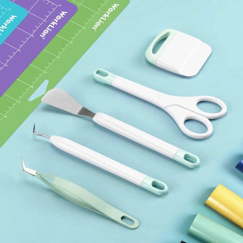 This 5-piece vinyl weeding kit is a basic craft kit suitable for various scrapbooks and craft materials.