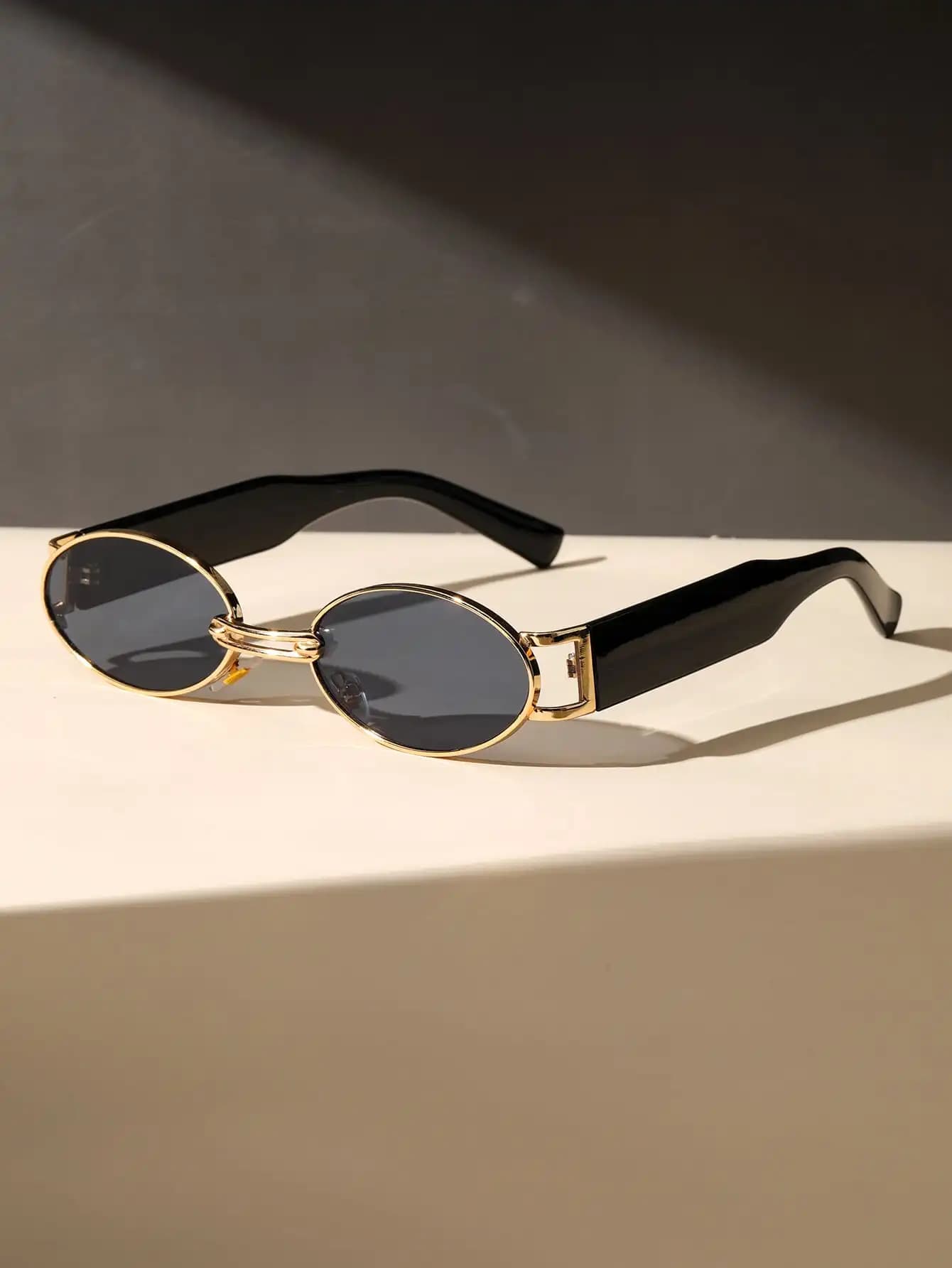 Sunglasses with fashionable oval frame in unisex plastic 1PC for street photography and accessories for driving parties on the beach