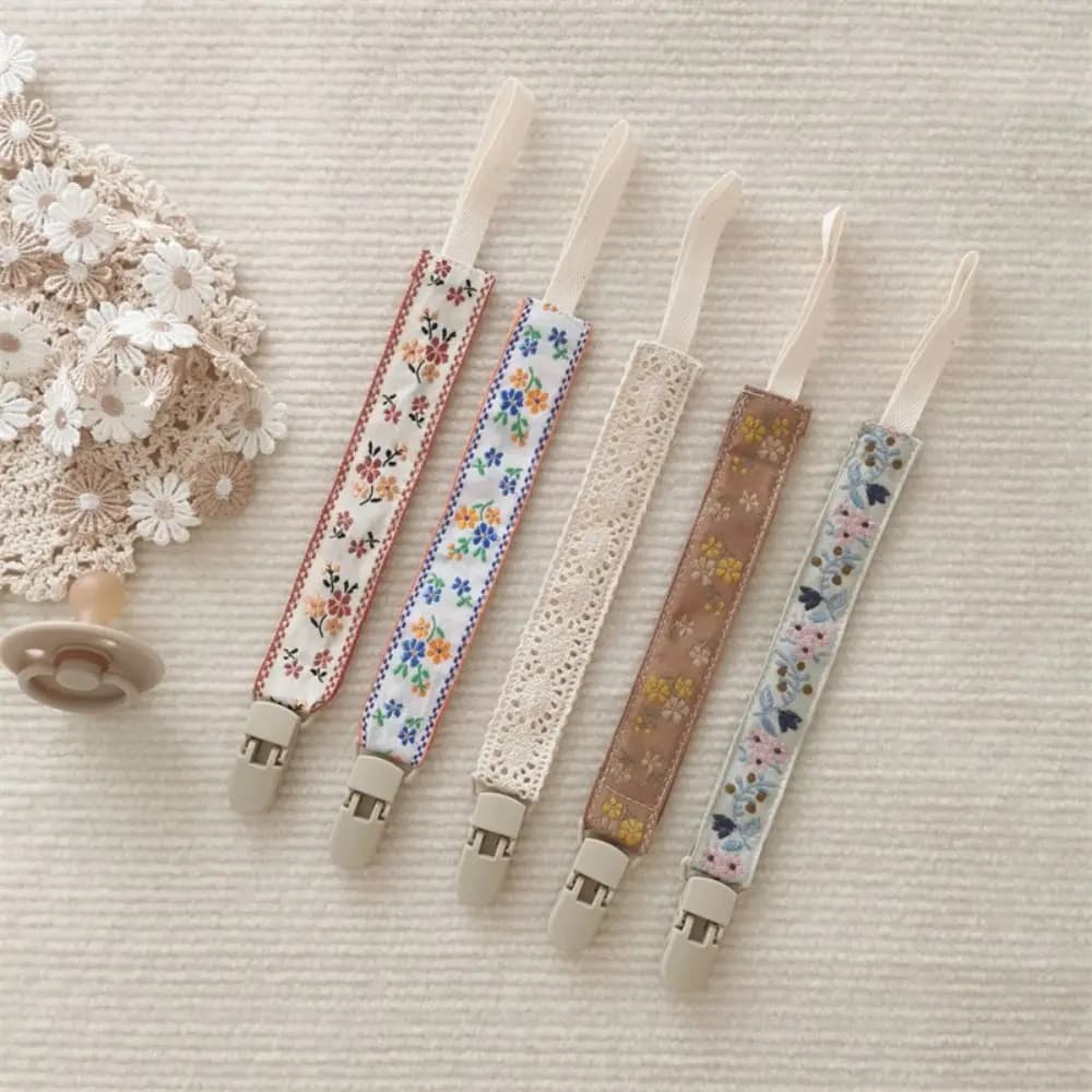 Catena per ciuccio in stoffa per bambini in stile etnico Massaggiagengive regolabili Cinghie per giocattoli Porta succhietto Clip per ciuccio floreale Clip per porta capezzoli