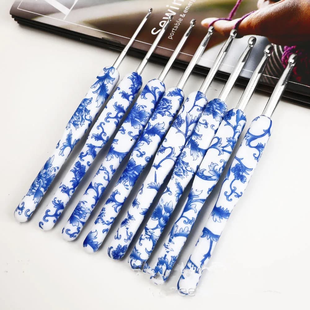 Set di uncinetti Impugnatura ergonomica Porcellana blu e bianca Uncinetto per maglieria Aghi per uncinetto in alluminio Filine e lana So tessuto