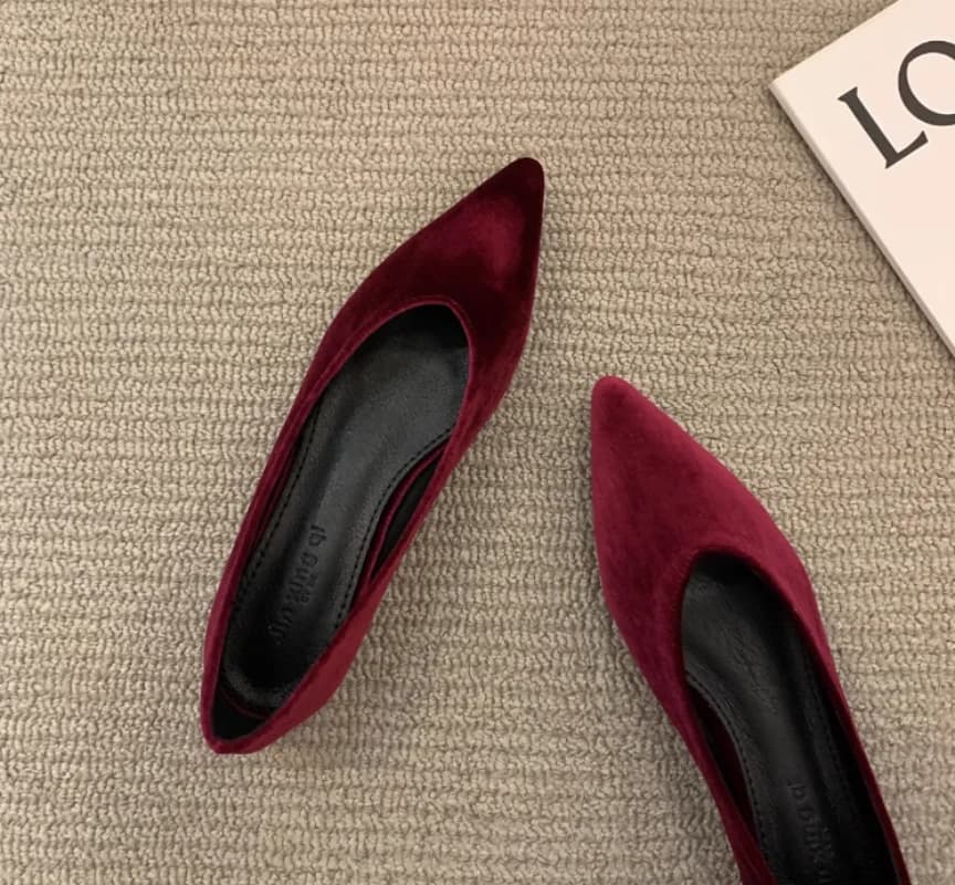 Scarpe basse da donna Scarpe singole a punta Scarpe da donna 2025 Nuova stagione primaverile e autunnale Temperamento Scarpe da donna rosse di grandi dimensioni
