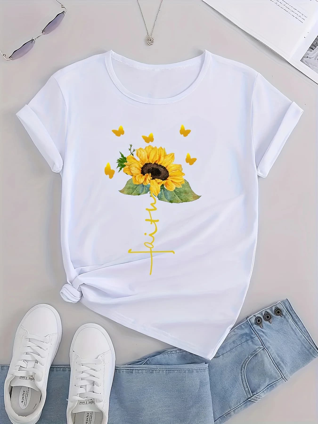 T-shirt casual con grafica girasole girocollo lettera stampata top sportivo estivo da allenamento manica corta Harajuku da donna casual