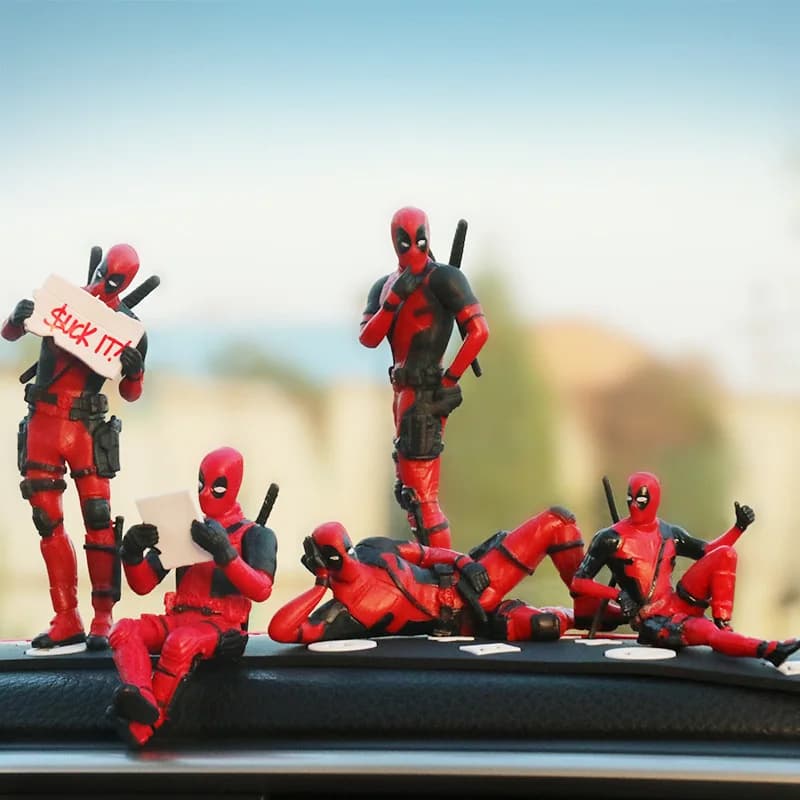 Anime Deadpool Action Figure Decorazione interna per auto Giocattoli Ciondolo Accessori per auto Modello Mini bambola Figurine Giocattolo per bambini Regalo