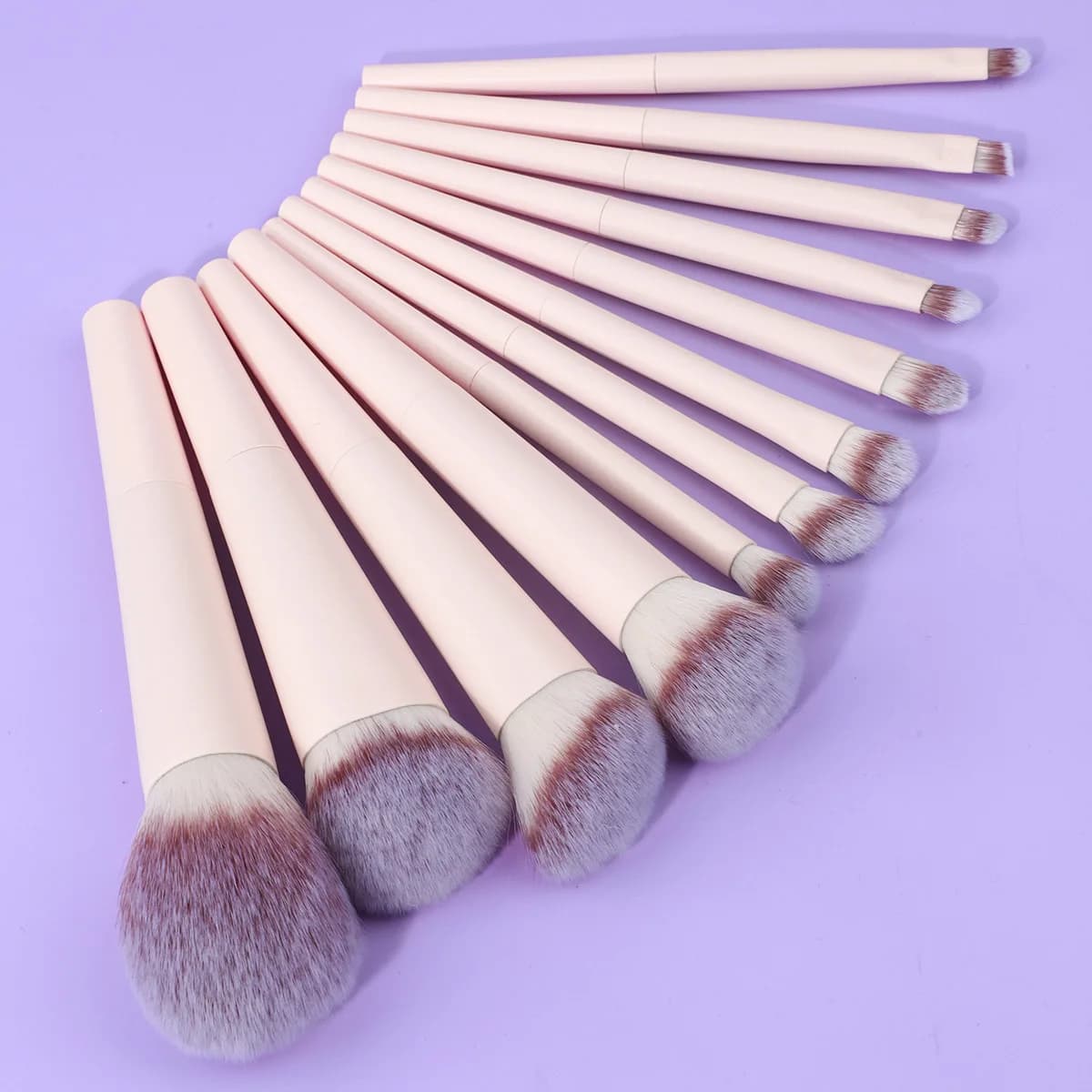 L'avvangelo dell'esperto di bellezza: 12 pennelli per trucco professionale sono qui!