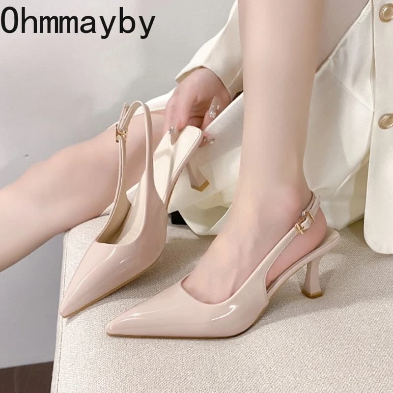 Women's design sandals with thick summer heel, fashionable, with covered toe and strap with buckle, for parties, model singback