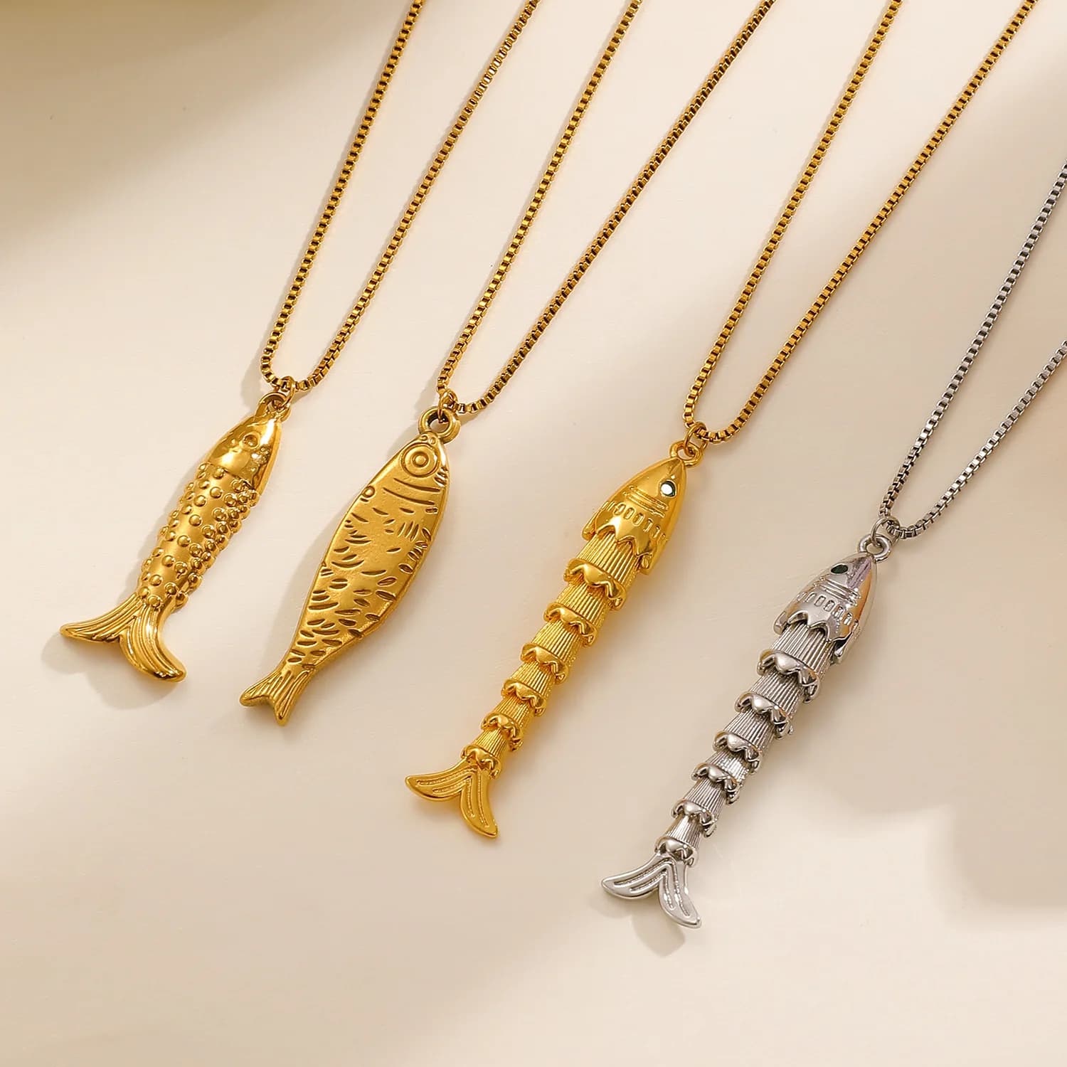Stainless Steel Movable Joints Fish Necklace for Women Gold Plated Fishes Pendants Creative Ocean Beach Chain Choker Jewelry