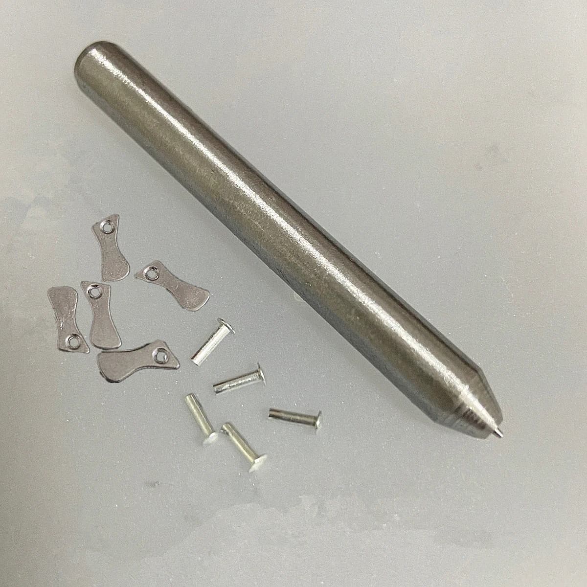 Rivetti a pendolo a camma 6 in 1 Installa set di strumenti di installazione con punzonatrice flangiata adatto per gadget di riparazione per accendisigari a cherosene Zippo