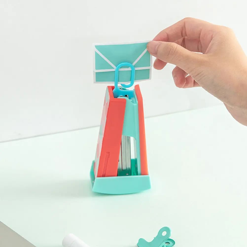 1 Pezzo Mini Cucitrice Portatile Manuale in ABS e Acciaio Inossidabile, Design Compatto Verde Chiaro, Forniture per Scuola e Ufficio