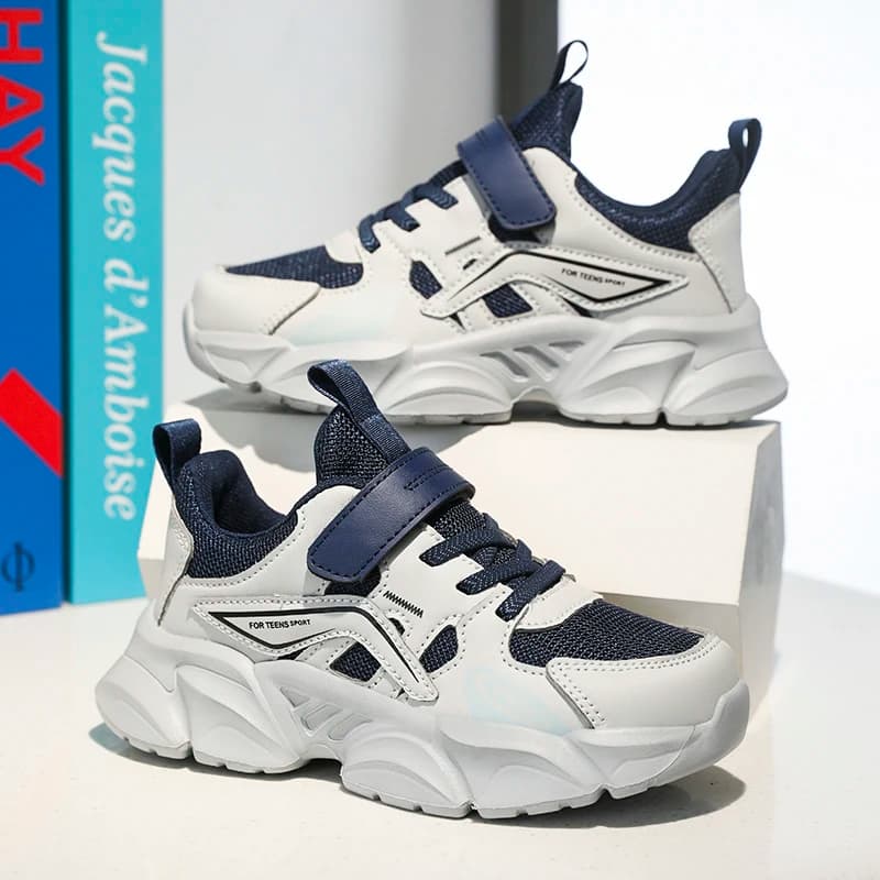 A pair of children's four-season mesh sport shoes, soft and comfortable running shoes, sizes 29-40，KT-LD-361