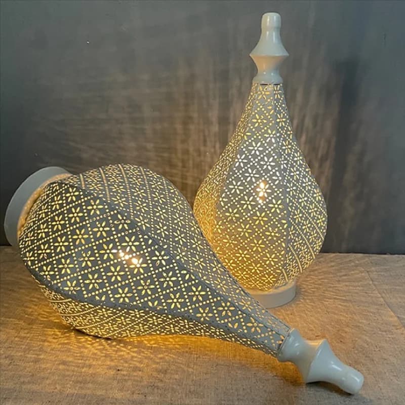 Lampada da tavolo in metallo stile marocchino Y42A Lampada senza fili alimentata a batteria con lampadina a lucine per il soggiorno della casa di Natale
