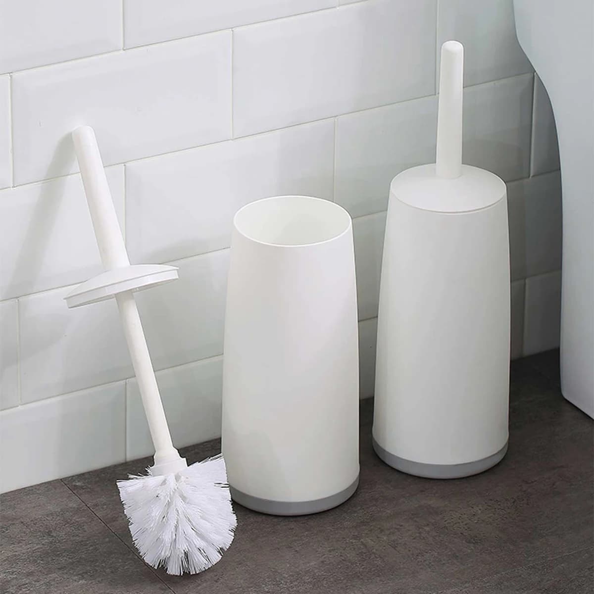 Scopino per WC in plastica con supporto in piedi Setole morbide Manico lungo Spazzola per pulizia WC a prova di spruzzi Strumenti per la pulizia del bagno WC