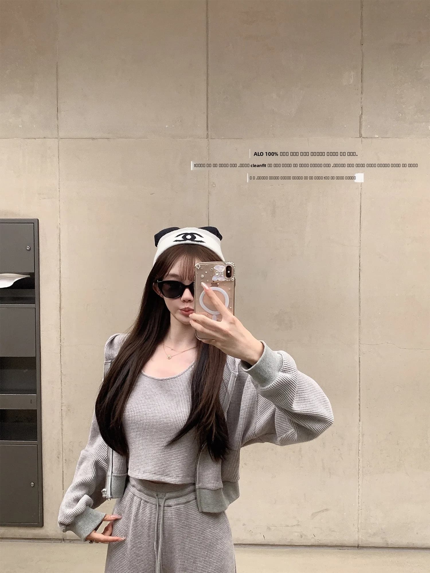 Women's Sportswear Four Pieces Gold Musoom: Sweatshirt, High Waist Shorts and Long Pants with Zip Closure