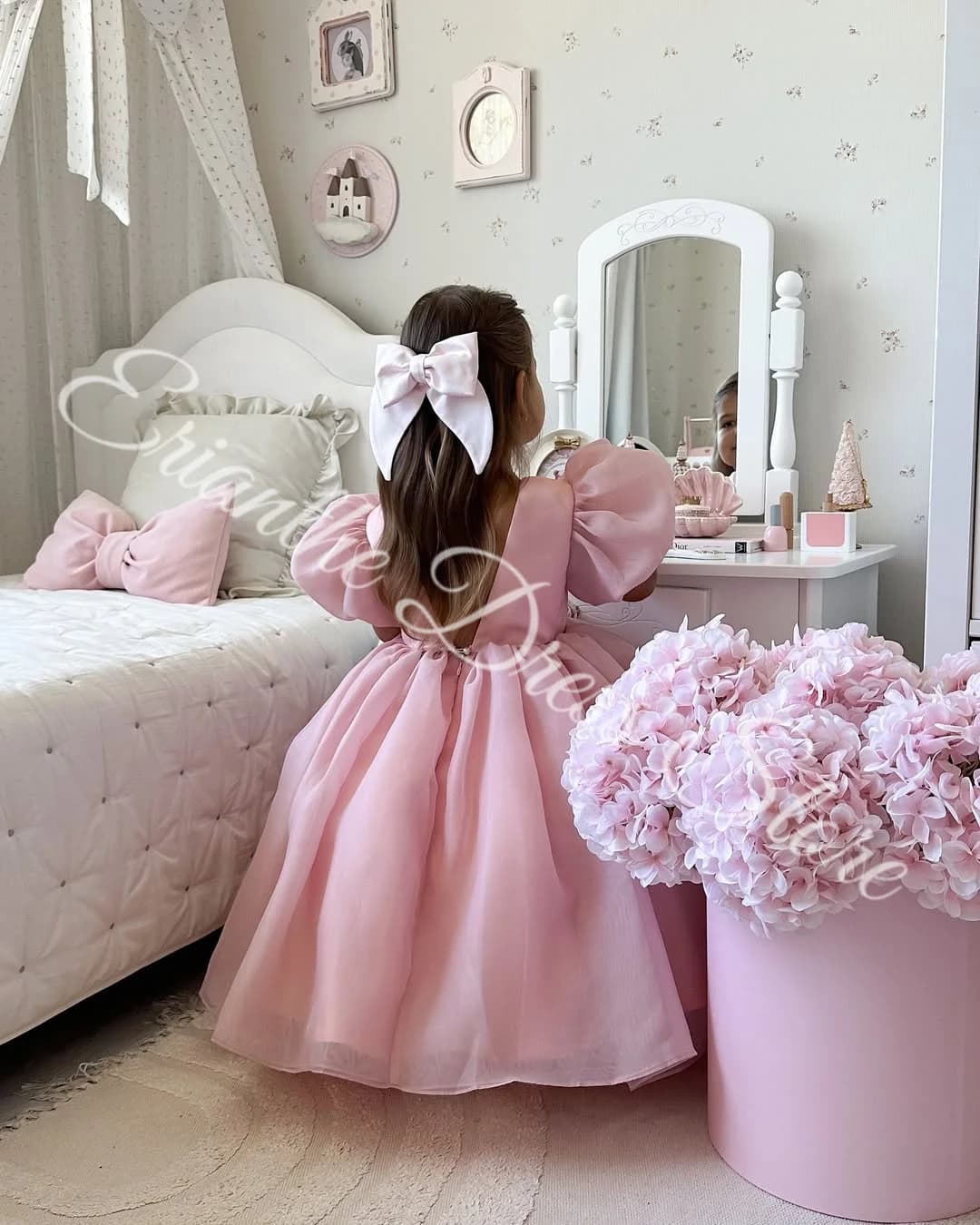 Abito da ragazza di fiore con maniche a palloncino rosa personalizzato per abiti da ballo per prima comunione in tulle gonfio senza schienale per bambini