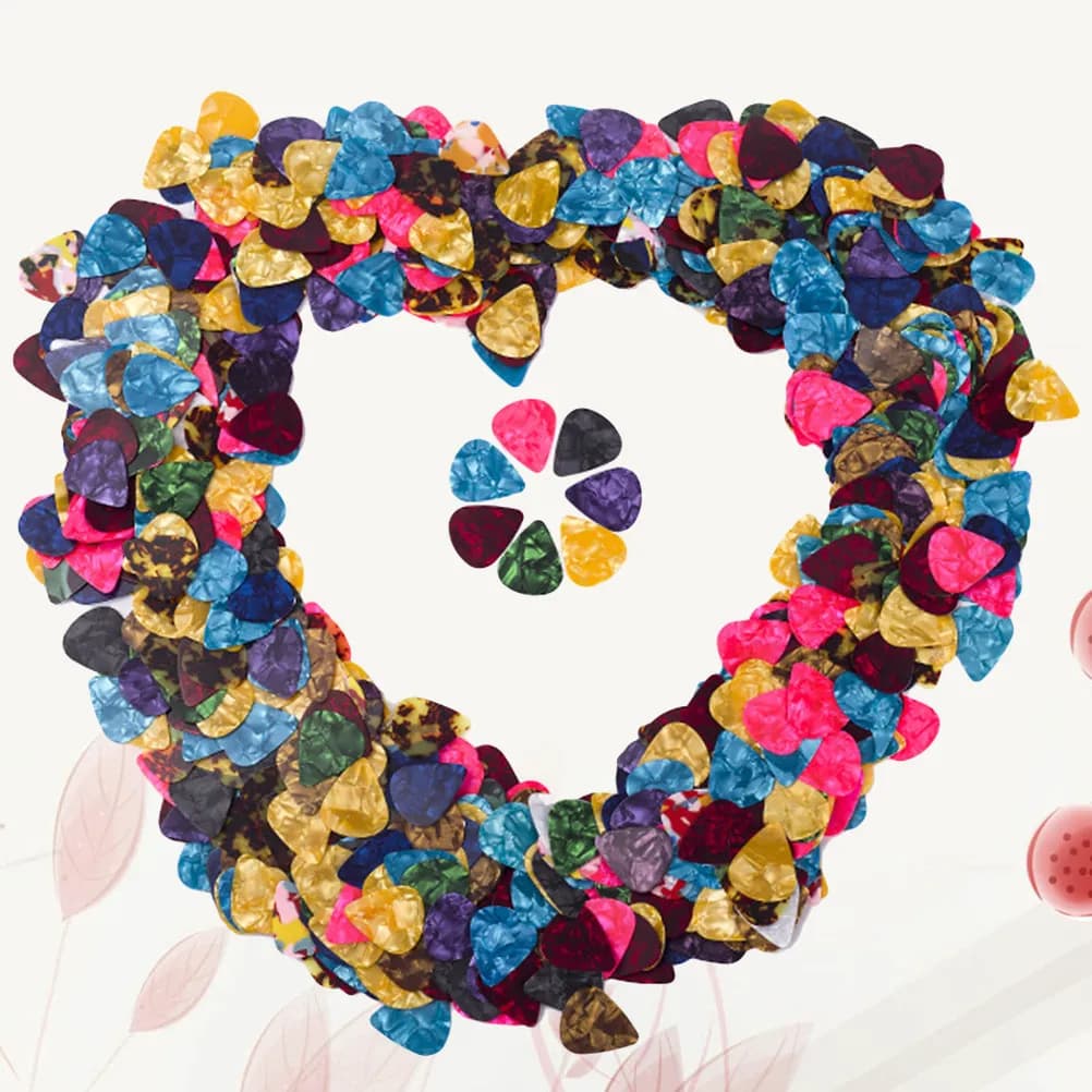 200Pcs Heart Form Celluloid Guitar Picks Plectrums Suitable for Classical Guitar Ukulele Great Flex Durability Lightweight