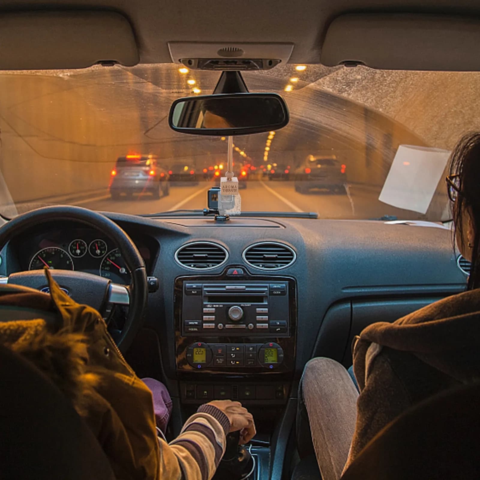 Diffusore di Oli Essenziali per Auto da Appendere, Bottiglia Profumatore per Auto, Diffusore di Aromaterapia in Vetro e Legno, Ricaricabile, Anti-perdita, Elegante