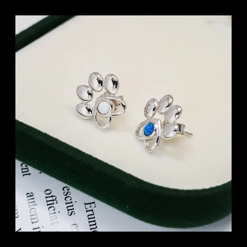 Nuovi piccoli orecchini creativi personalizzati con impronta di artiglio di gatto S925 Orecchini a bottone carini con opale rotondo in argento